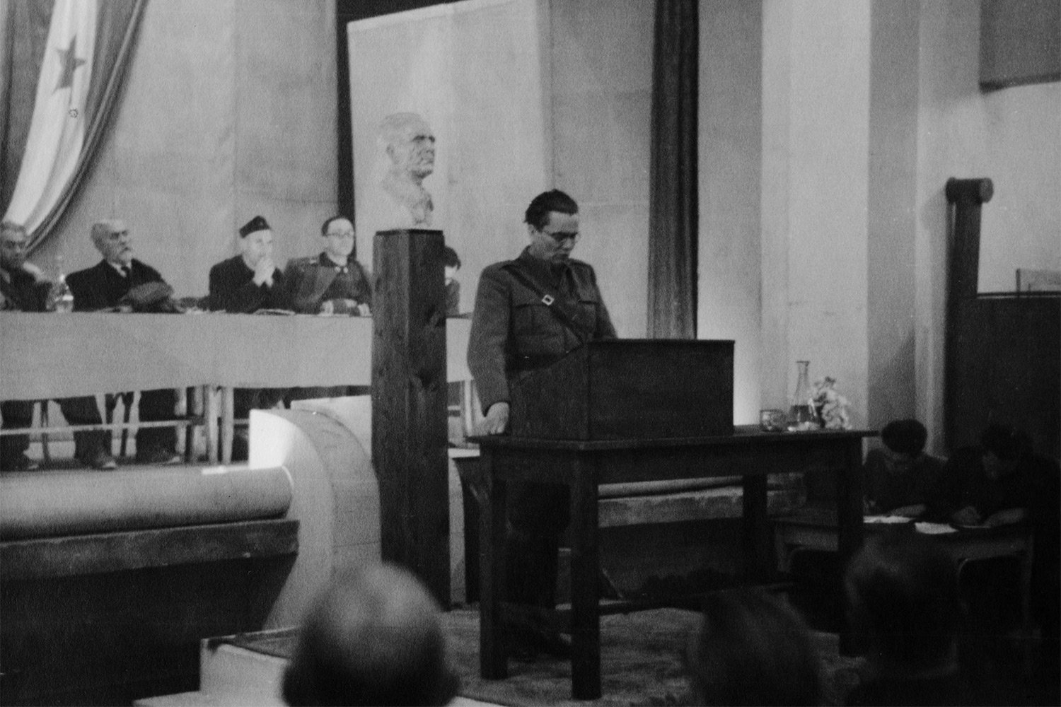 Drugo zasjedanje AVNOJ-a u Jajcu - Za govornicom Josip Broz Tito