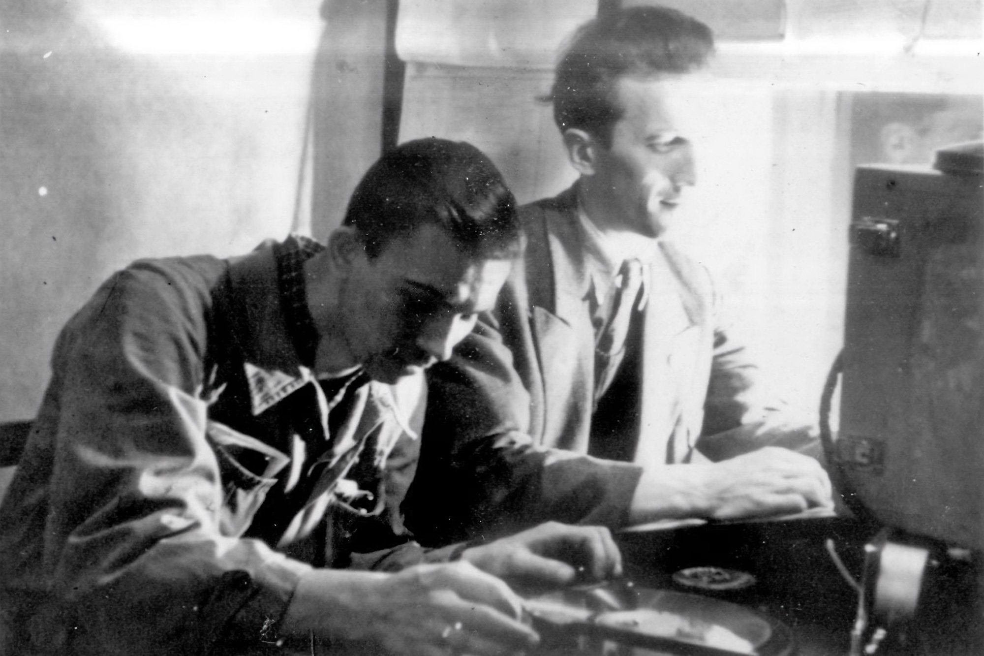 Đorđe Lukić - Cigo i Tahir Kulenović u Radio Sarajevu maja 1945. godine